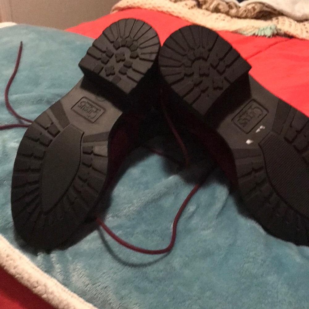 Shoes - Picture 4 of 7